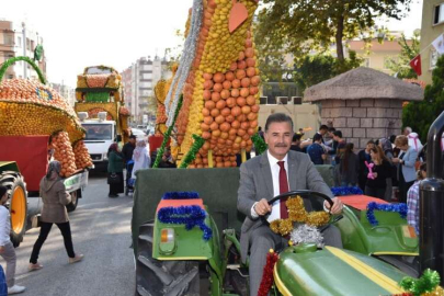 TUNA  VATANDAŞLARA NARENCİYE SUYU İKRAM ETTİ