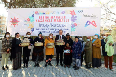 BAŞKAN SEÇER, ROMAN KADINLAR İLE MANTAR HASADI YAPTI