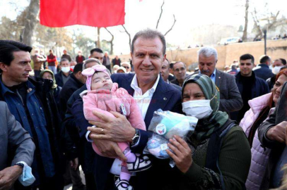 SEÇER, MOBİL MUTFAK TIRI’NDA YEMEK DAĞITTI: “BUGÜN YEMEKLER BENDEN”