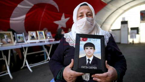 DİYARBAKIR ANNESİ SEVDET DEMİR, "OĞLUMU ALANA KADAR GİTMEYECEĞİM"