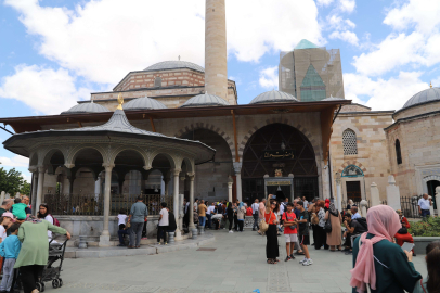 ŞEHİT AİLELERİ VE GAZİLER KONYA’YI GEZDİ